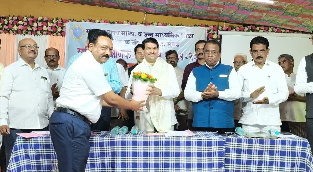 महाराष्ट्र राज्य माध्यमिक व उच्च माध्यमिक शाळा मुखाध्यापक संघ महामंडळ मुंबई आयोजित चर्चा व कृतिसतत्रास कोकण विभागाचे शिक्षक आमदार मा ज्ञानेश्वर म्हात्रे सरांची प्रमुख उपस्थिती लाभली