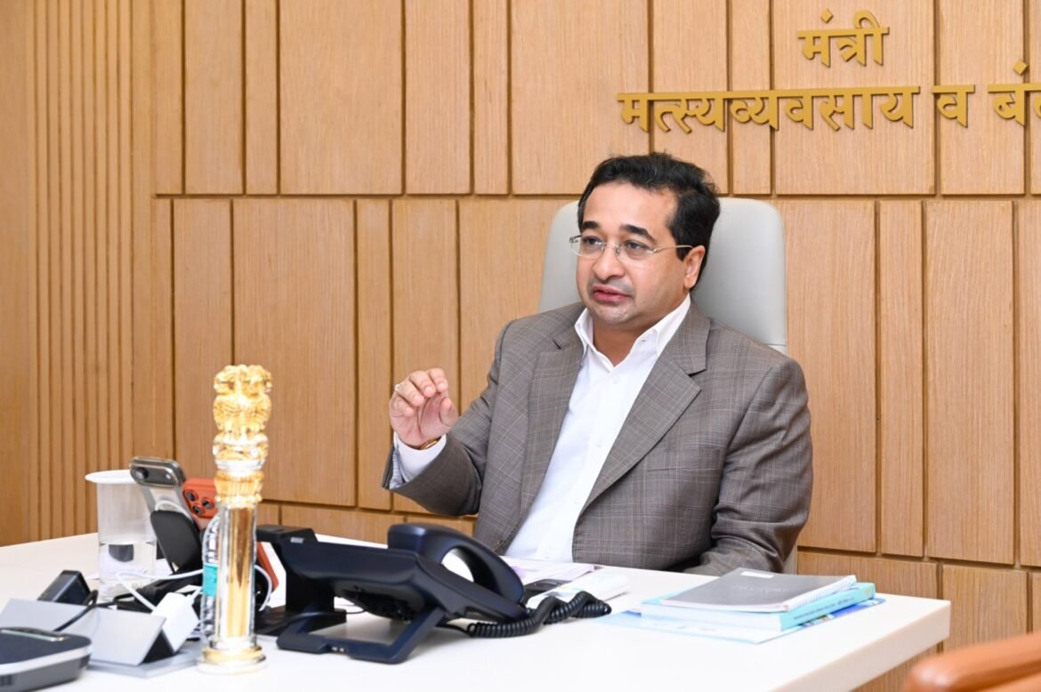 ऑनलाइन फसवणूक, जुगार व अवैध सायबर कृत्यांविरोधात कठोर कारवाईचे पालकमंत्री नितेश राणे यांचे निर्देश