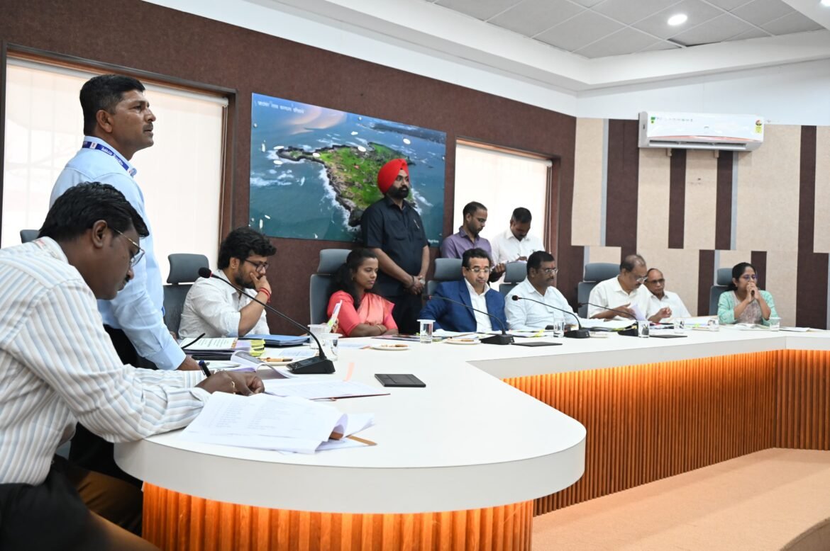 पालकमंत्री नितेश राणे यांच्या अध्यक्षतेखाली ज्येष्ठ नागरिक समन्वय व सनियंत्रण समितीची बैठक संपन्न