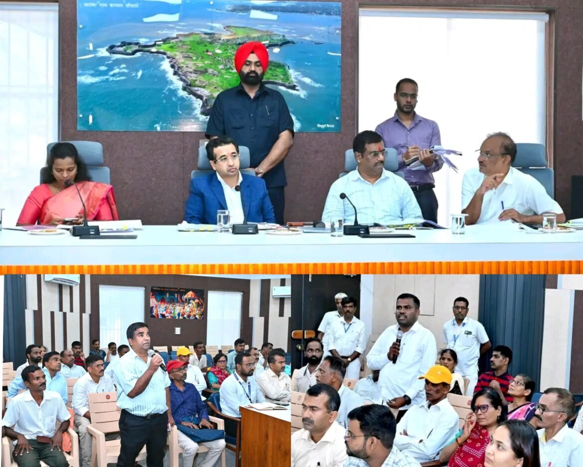 दिव्यांगांच्या प्रश्नांवर पालकमंत्र्यांचा धडाका; प्रशासनाला सुनावले खडेबोल