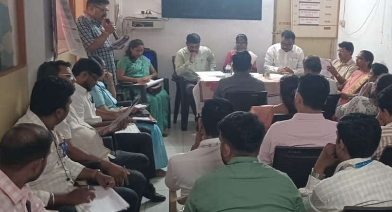 दोडामार्ग पंचायत समितीची मासिक सभा वादळी; अपूर्ण रस्ते आणि कृषी विभागाच्या मनमानी कारभारावरून अधिकारी फैलावर!