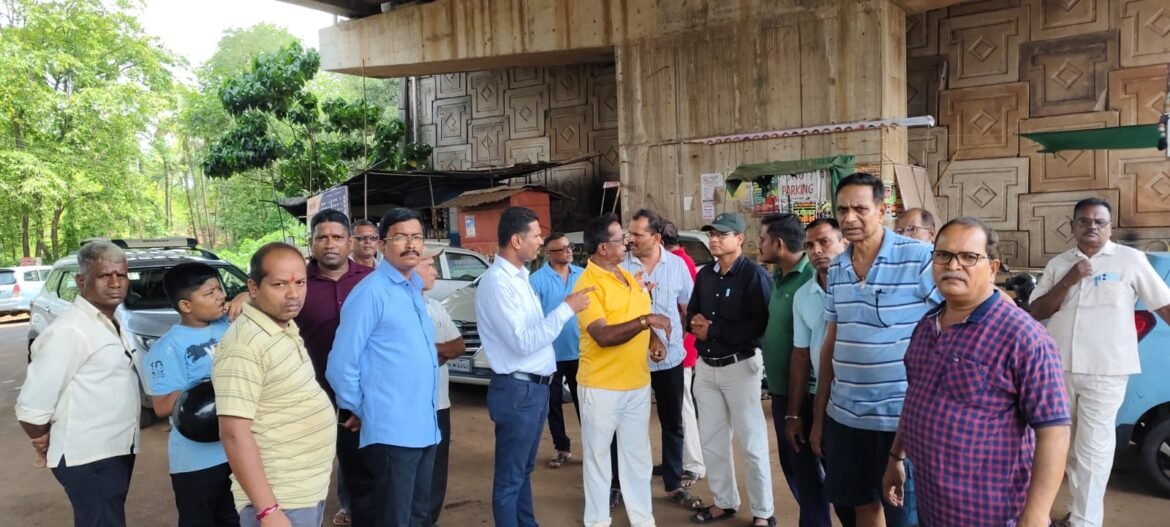 नांदगाव उड्डाणपुलाखाली स्ट्रीट लाईट तातडीने लावा