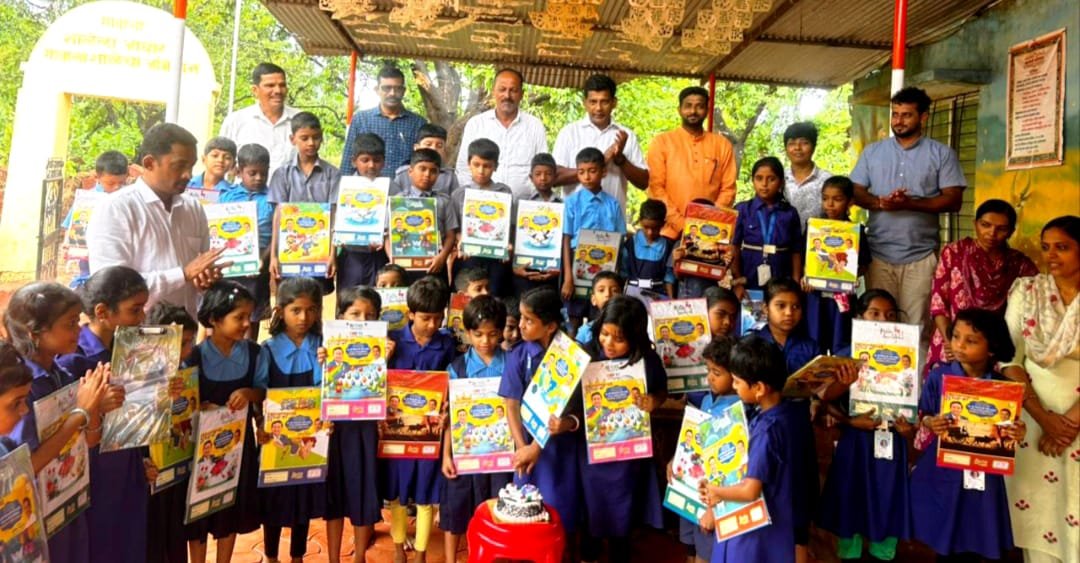 पालकमंत्री नितेश राणे यांच्या वाढदिवसानिमित्त शिरगाव परिसरातील शाळांतील विद्यार्थ्यांना शैक्षणिक साहित्य वाटप