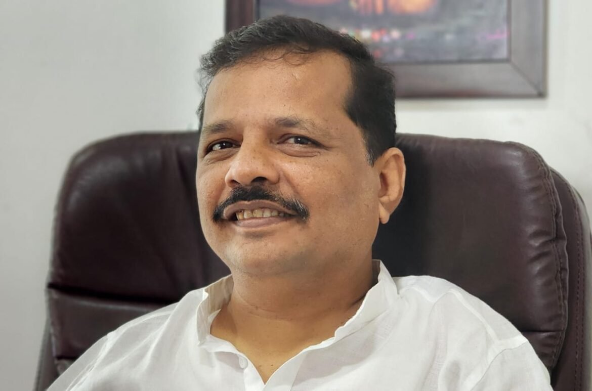 शिवसेना नेते दीपक केसरकर यांचा वाढदिवस उत्साहात साजरा करणार.