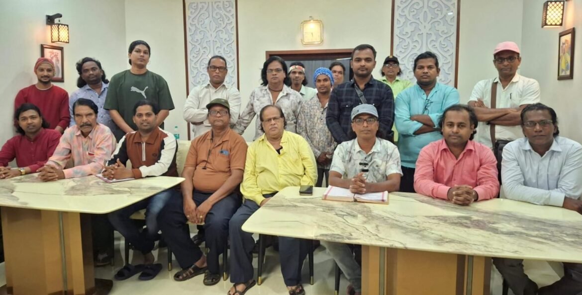मानधनाचा शासन निर्णय करताना थेट कलाकारांना विचारात घ्या…