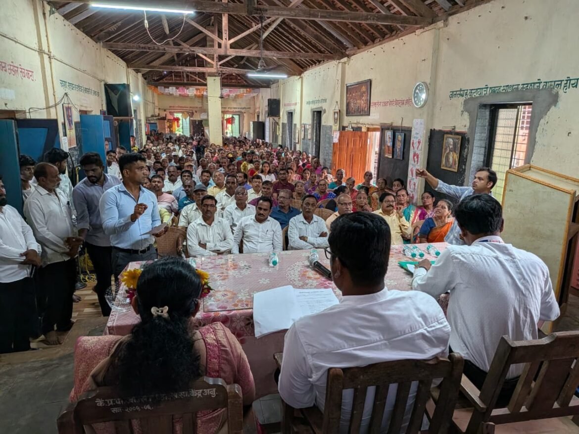मायनिंग व विनाशकारी प्रकल्पांच्या विरोधात गाव एकवटला