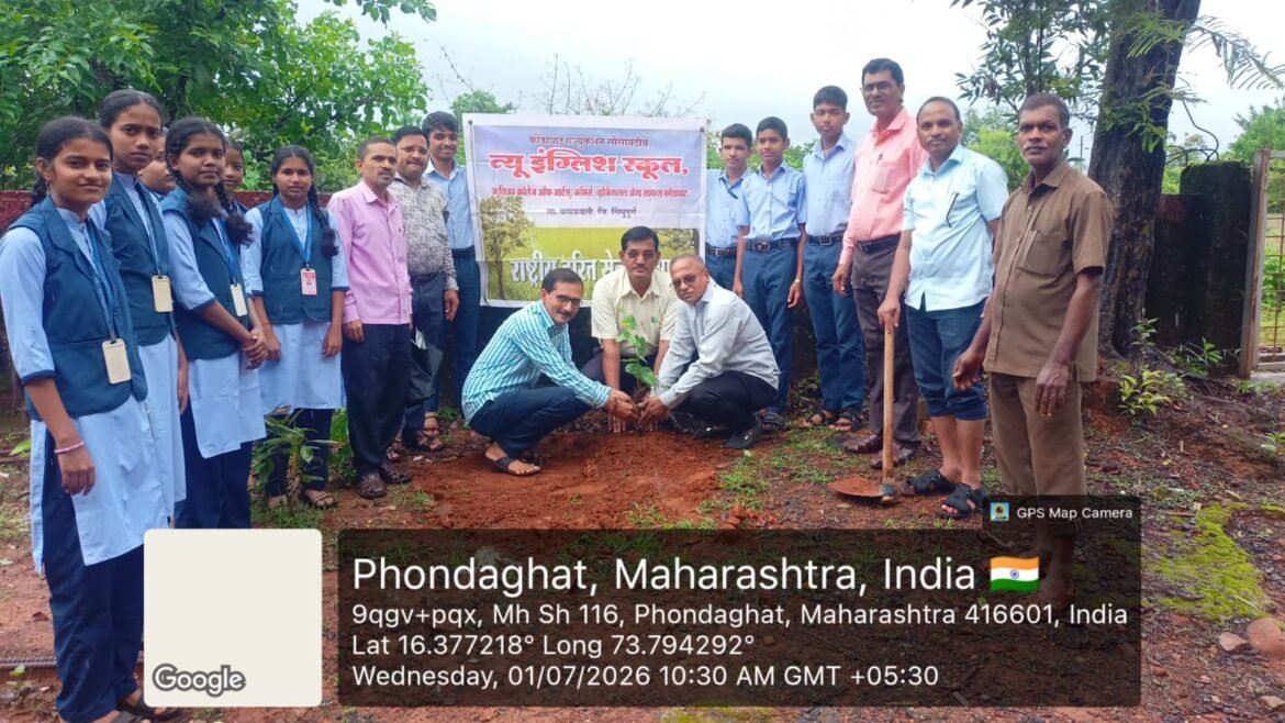 *न्यू इंग्लिश स्कूल,फोंडाघाट प्रशालेत कृषी दिनानिमित्त वृक्षारोपणाचा प्रेरणादायी उपक्रम; स्व. वसंतराव नाईक यांना कृतज्ञ अभिवादन*
