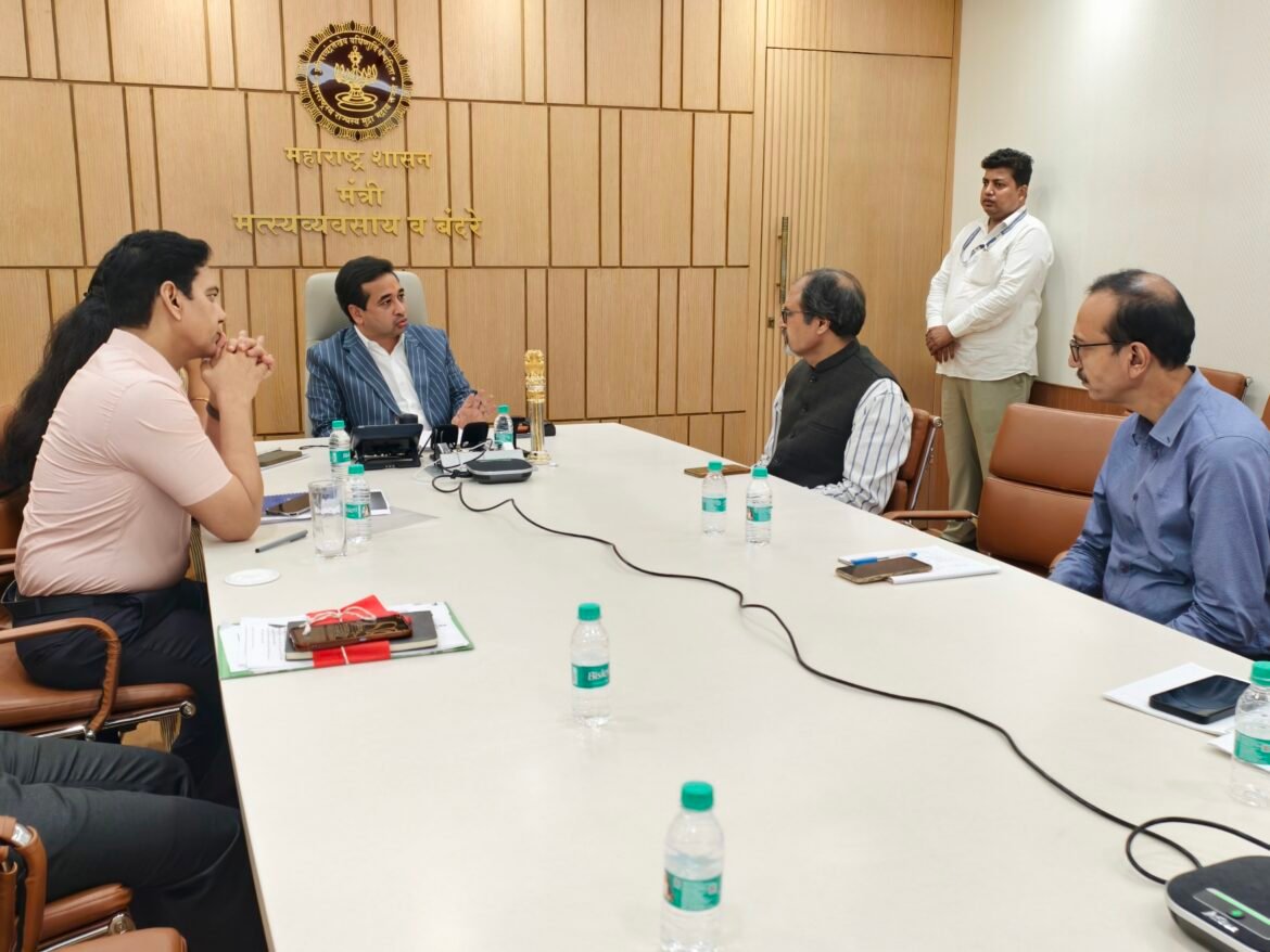 खोल समुद्रातील संपर्कासाठी मच्छिमारांना सॅटेलाईट फोन उपलब्ध करण्यासाठी पुढाकार; बीएसएनएलसोबत समन्वय