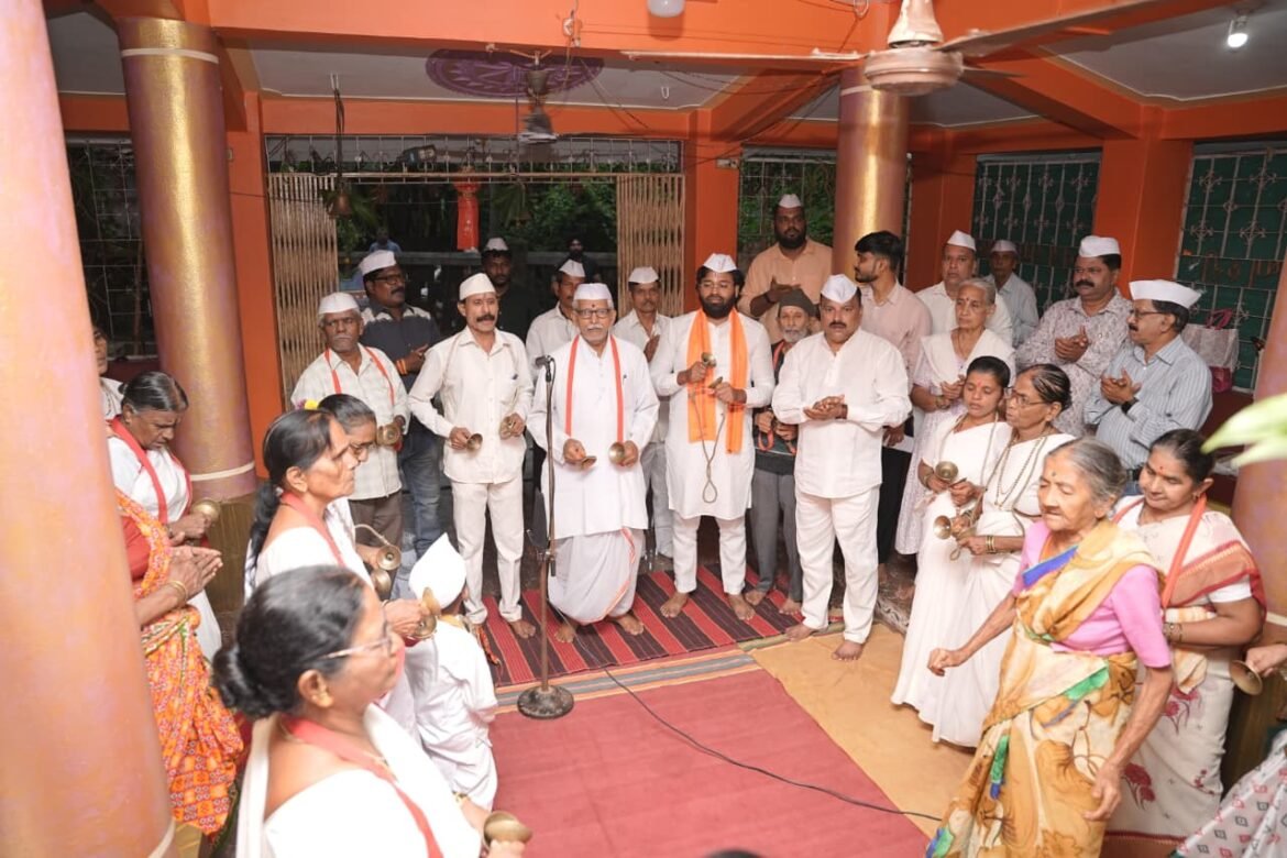 अवघा रंग एक झाला… विठूनामात तल्लीन झाले युवा नेते विशाल परब!
