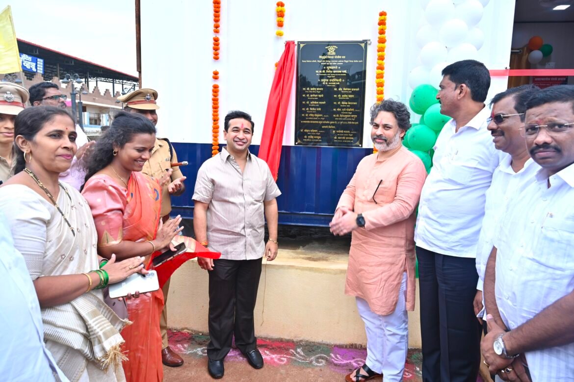 मालवण बंदरा येथील पोर्टा केबिनचे पालकमंत्री नितेश राणे यांच्या हस्ते उद्घाटन