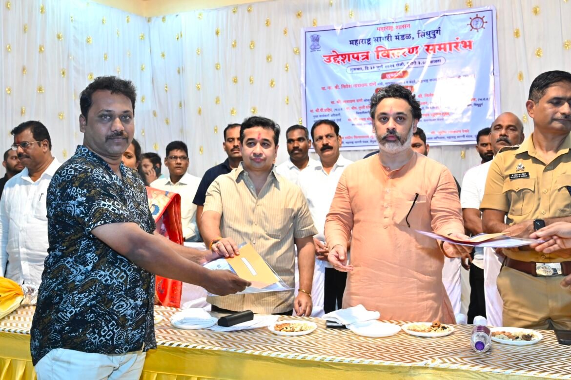 मालवण बंदर जेट्टी ते सिंधुदुर्ग किल्ला या जलमार्गांवर प्रवासी वाहतूक उद्देशपत्र वितरण*