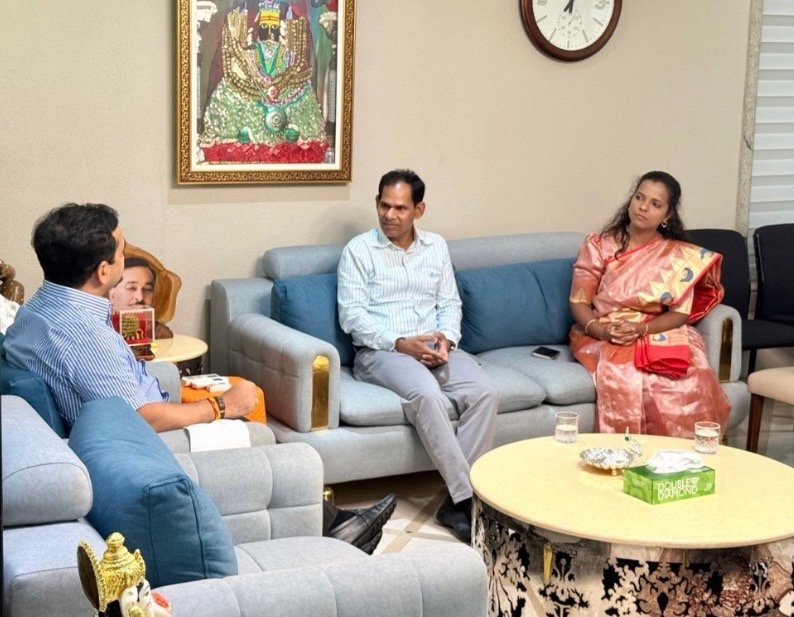 आरोग्य विभागाच्या वरिष्ठ अधिकाऱ्यांची मंत्री नितेश राणे यांच्या निवासस्थानी सदिच्छा भेट