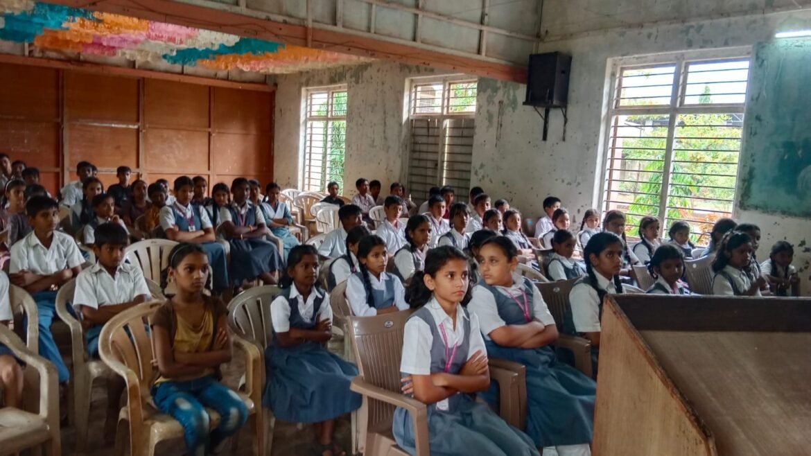 विद्यामंदिर माध्यमिक प्रशालेत परराज्यातून प्रवेश घेतलेल्या अमराठीभाषिक विद्यार्थ्यांना मातृभाषा मराठीचे प्रशिक्षण