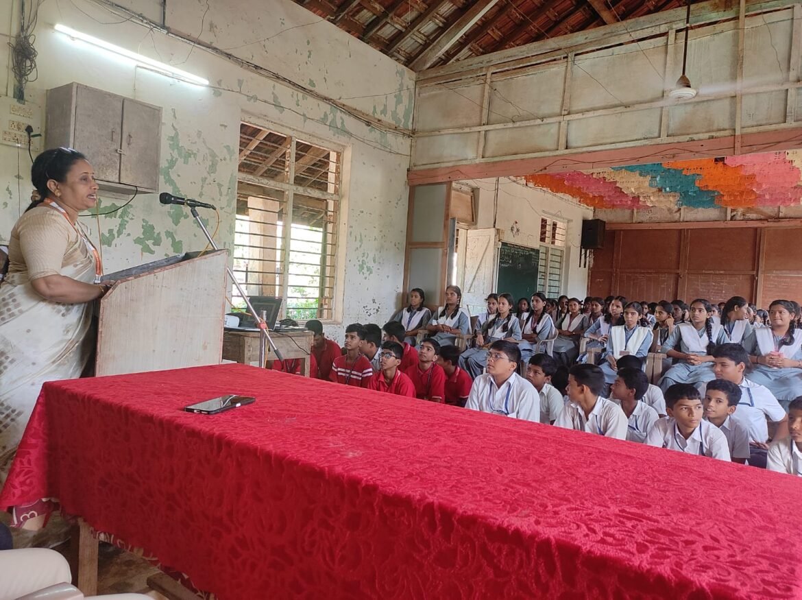 विद्यामंदिर माध्यमिक प्रशालेत सायबर गुन्हे आणि आमली पदार्थांचे सेवनाने उद्धवस्त होणारे जीवन मार्गदर्शन