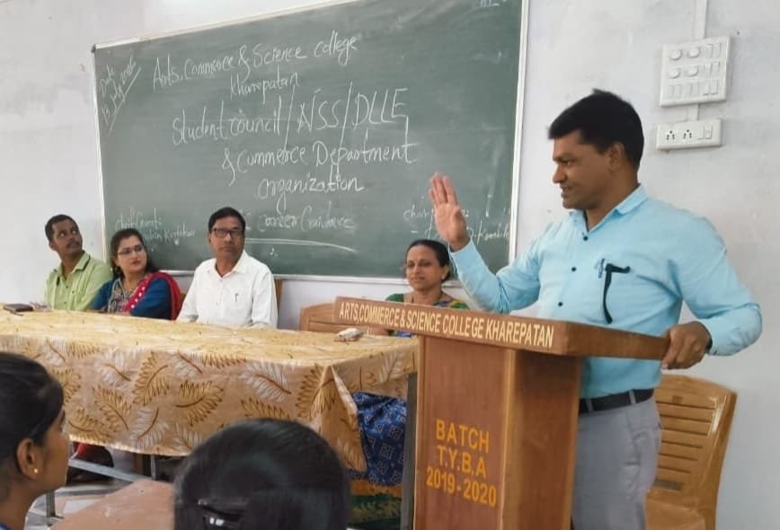 खारेपाटण महाविद्यालयात एमपीएससी-यूपीएससी स्पर्धा परीक्षा मार्गदर्शन कार्यक्रम उत्साहात