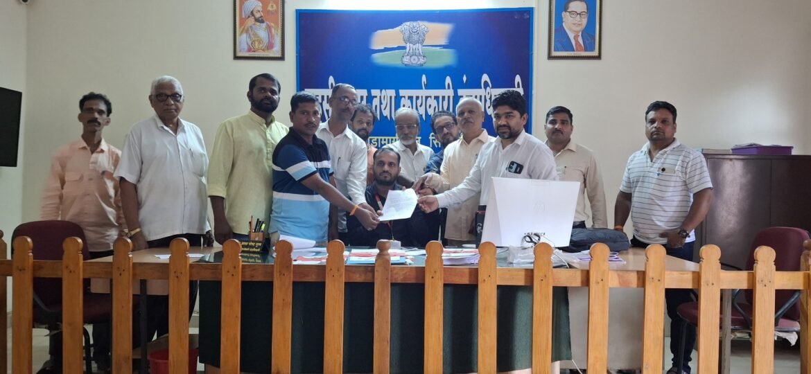 दोडामार्गच्या जागरूक नागरिकांचे नीट (NEET) परीक्षा पेपरफुटी प्रकरणाच्या पार्श्वभूमीवर तहसीलदारांना निवेदन