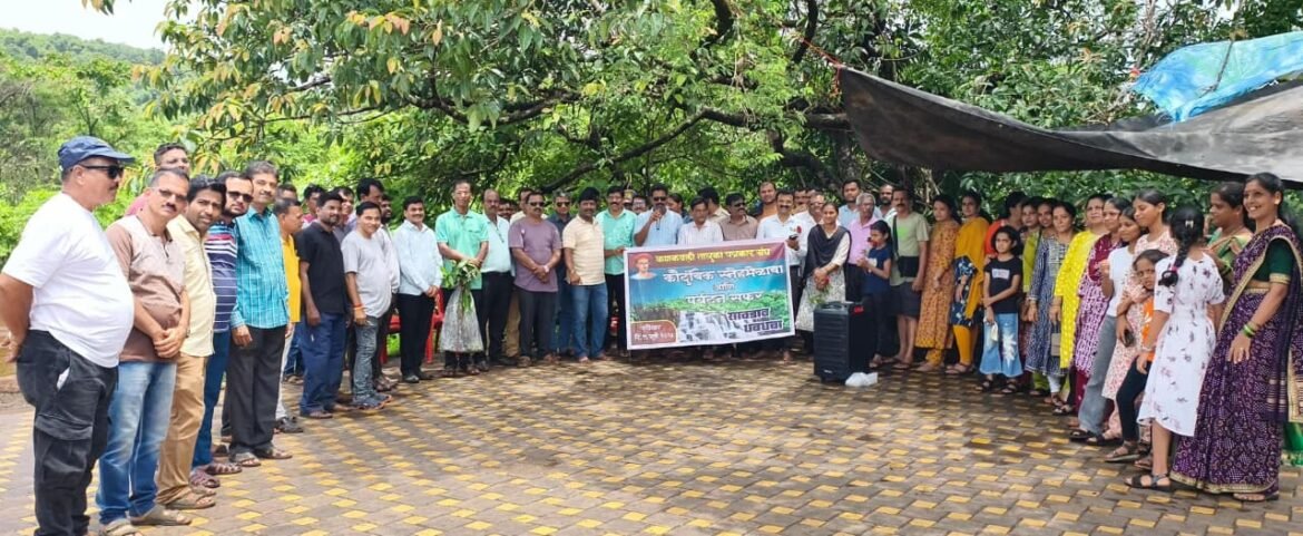 सावडाव धबधब्याच्या निसर्गरम्य वातावरणात पत्रकार कुटुंबियांचा आनंद द्विगुणीत