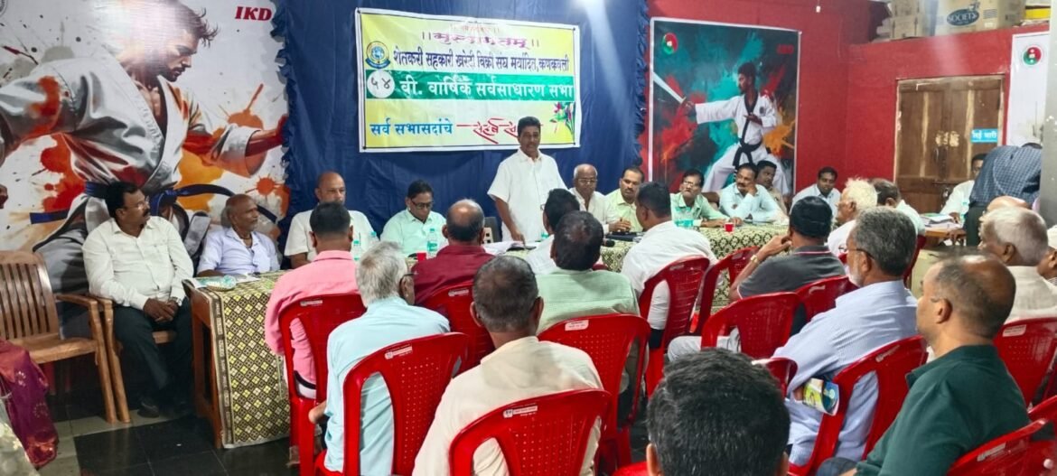 विकास सोसायट्यांनी खत विक्रीचे लायसन्स तातडीने काढावीत – प्रकाश सावंत