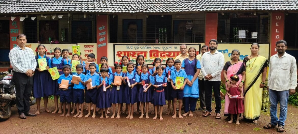 *श्री. साई माऊली प्रतिष्ठानतर्फे कुंब्रल येथे विद्यार्थ्यांना वह्या व शालेय साहित्याचे वाटप*