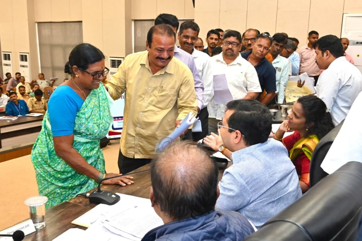 मंत्री नितेश राणेंच्या संवादाचा ‘सिंधुदुर्ग पॅटर्न’; उपोषणकर्त्यांची संख्या १५० वरून थेट २० वर*
