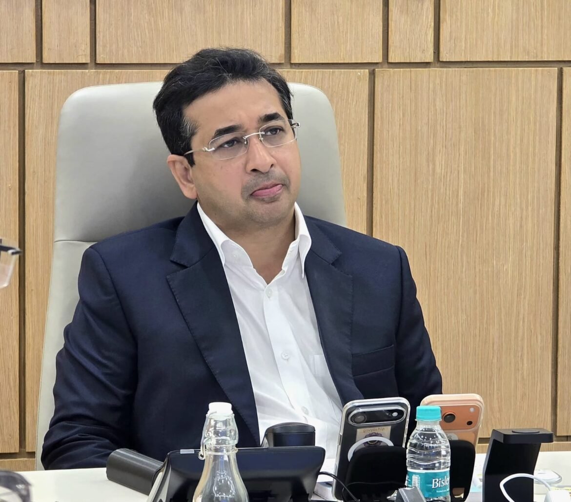 गणेशोत्सवापूर्वी सिंधुदुर्गातील रस्त्यांची दुरुस्ती तातडीने पूर्ण करा* मत्स्य व्यवसाय व बंदरे मंत्री नितेश राणे यांचे निर्देश*