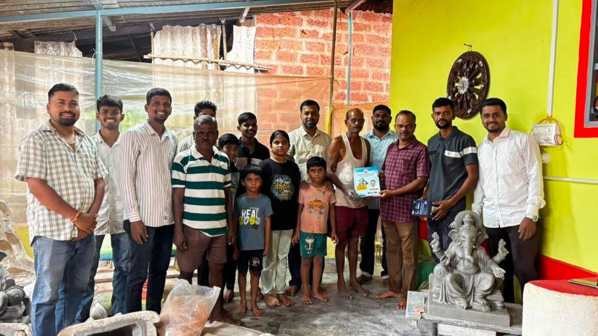 लिंगेश्वर युवा कला क्रीडा मंडळ हळवल यांच्या माध्यमातून मूर्तिकार सन्मान