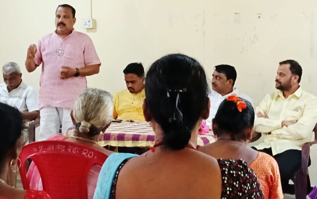 रेडी गावात “नमो नेत्र संजीवनी आरोग्य अभियान” अंतर्गत मोफत चष्मा वाटप