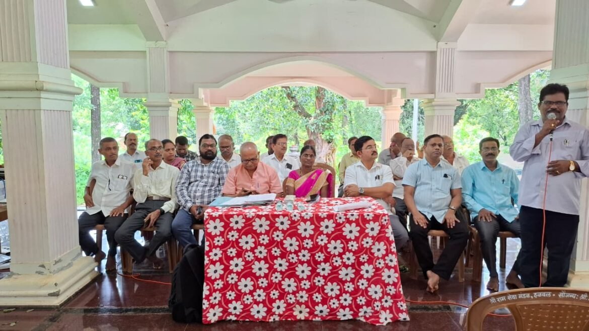 हळवळ गावातील गुणवंत विद्यार्थी-विद्यार्थिनींचा गुणगौरव समारंभ