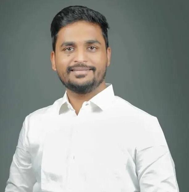 वैभववाडीत जनशताब्दी एक्सप्रेस आणि नेत्रावती एक्सप्रेस या दोन्ही महत्त्वाच्या गाड्यांना थांबा मिळावा