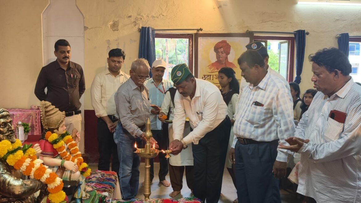 सीमेवरील सैनिकरुपी भावांसाठी पाठविल्या २५हजार राख्या