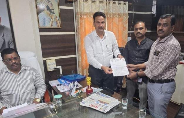 वैभववाडी बसस्थानकाच्या समस्यांबाबत प्रमोद रावराणे आक्रमक